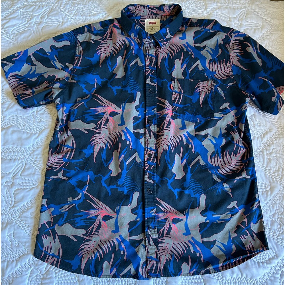 Levi’s Men’s Hawaiian shirt